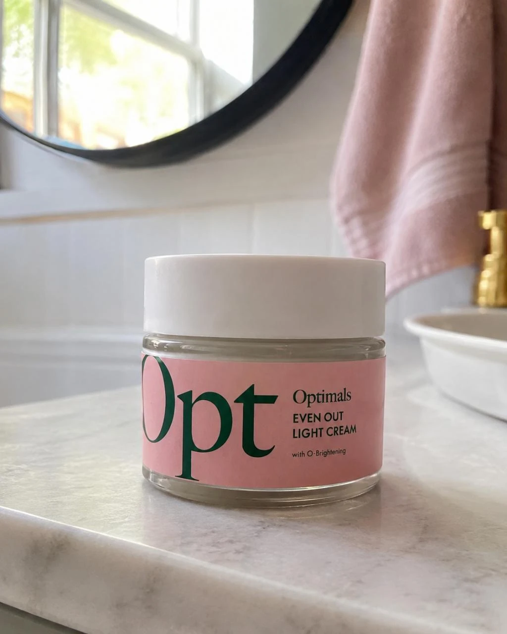 Crema antimanchas ligera Optimals Even Out / Nueva
